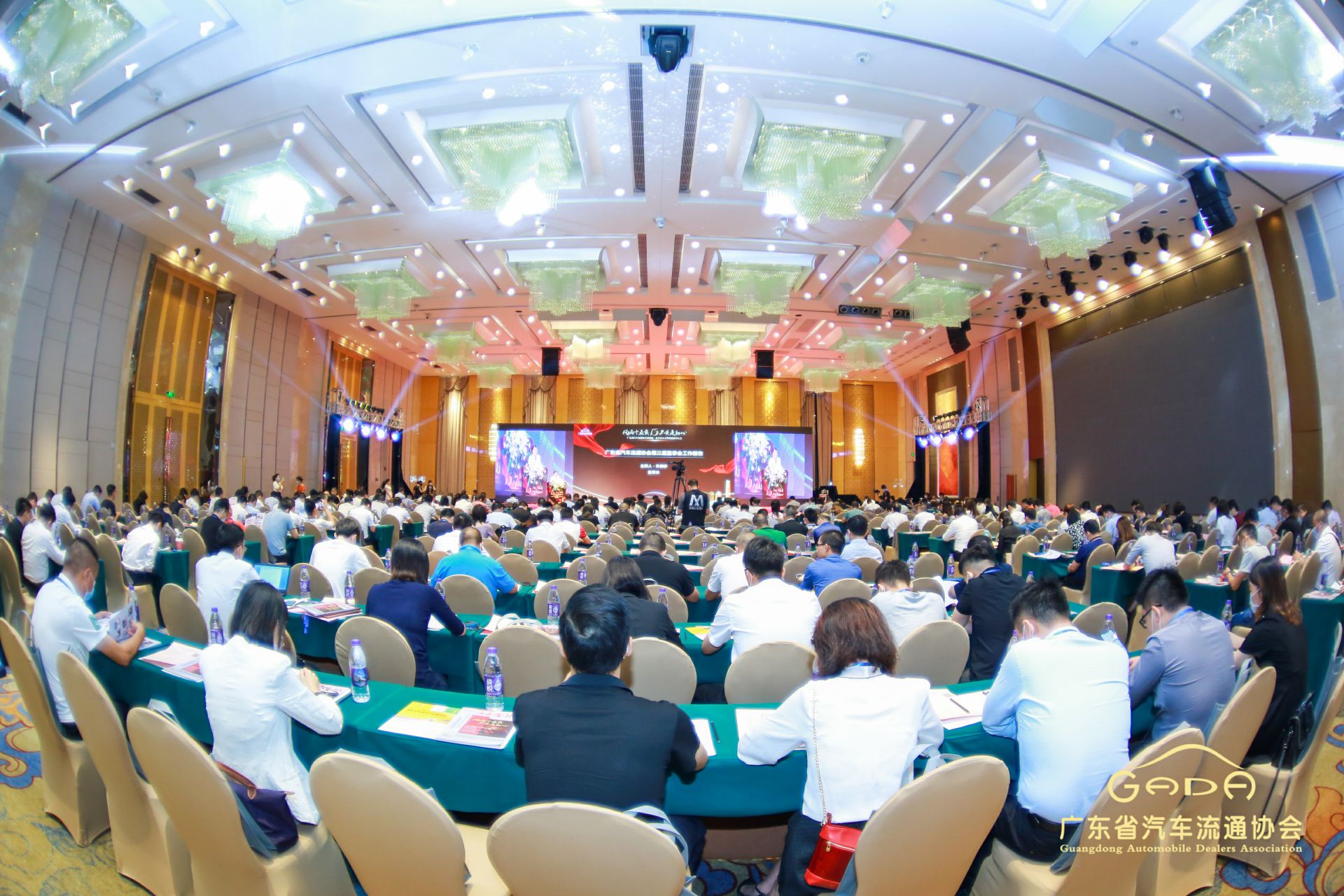 喜报丨beat365(中国)官方网站“包揽”省汽车流通行业颁奖礼53项大奖(图1)