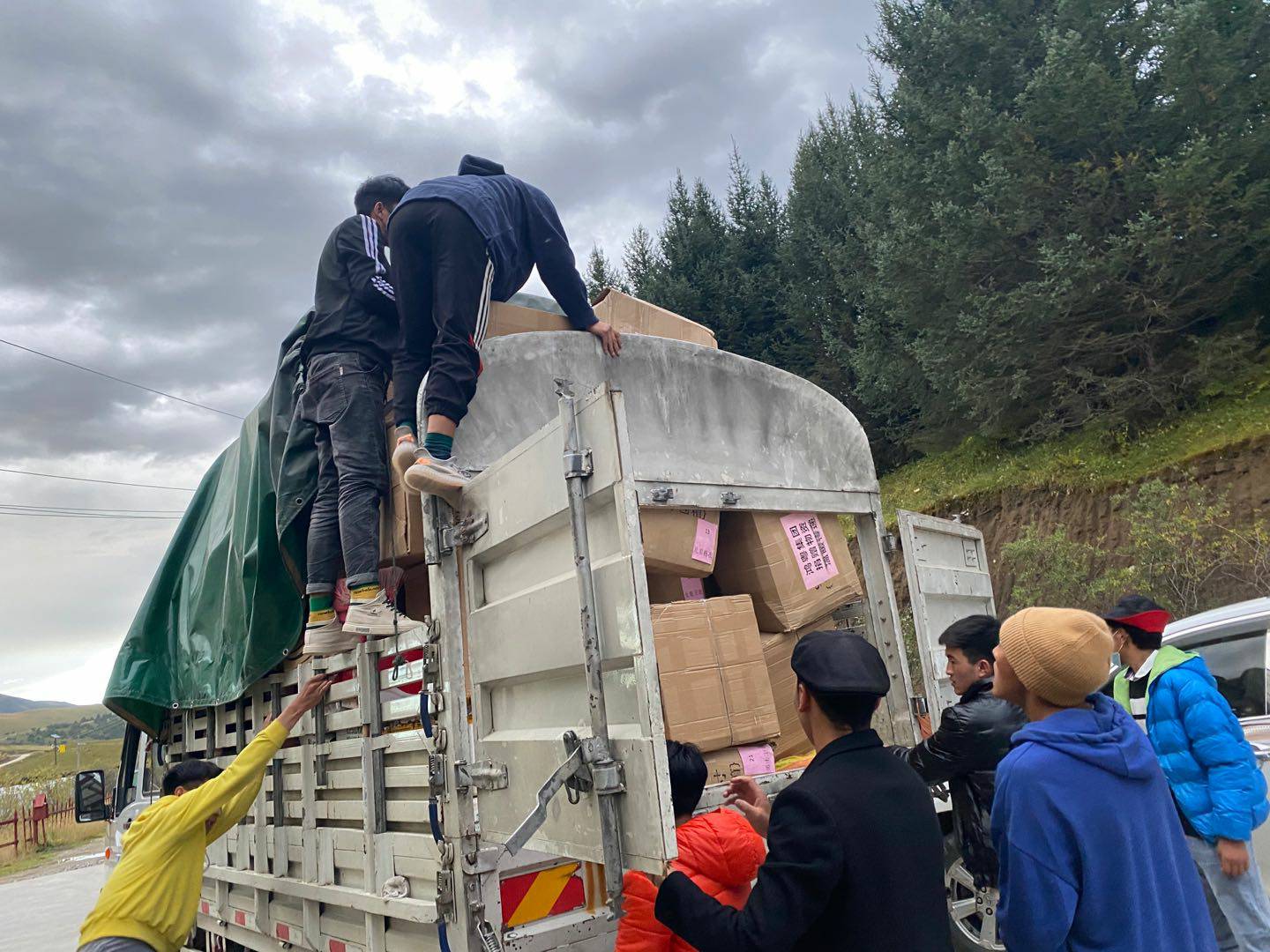 beat365(中国)官方网站公益回顾丨家国同欢月同圆 温暖满载甘孜州(图5)