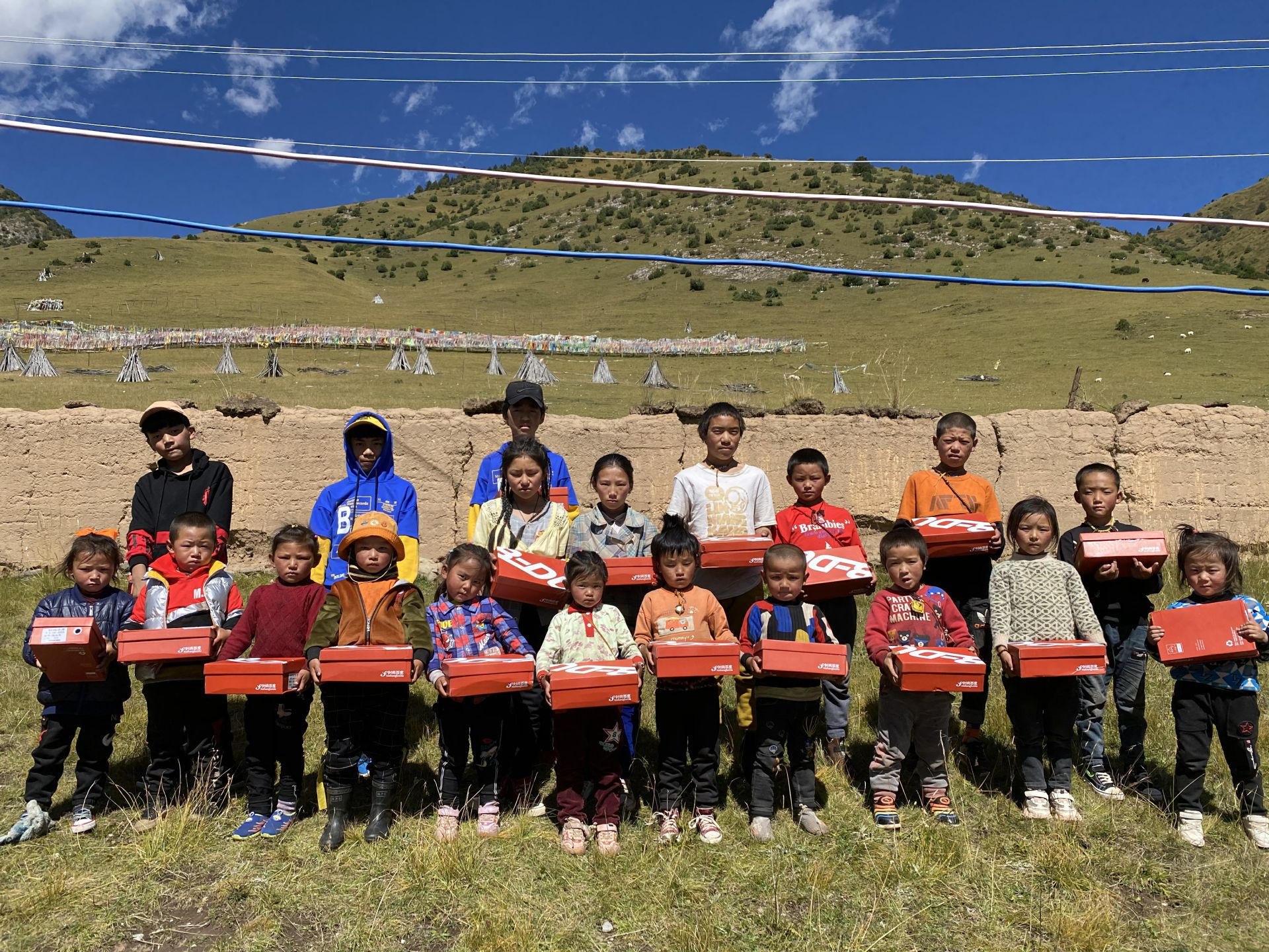 beat365(中国)官方网站公益回顾丨家国同欢月同圆 温暖满载甘孜州(图13)